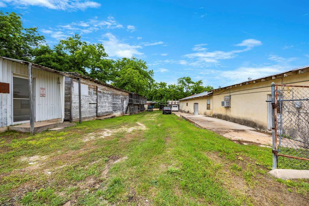 214 N High Street, San Saba, TX 76877