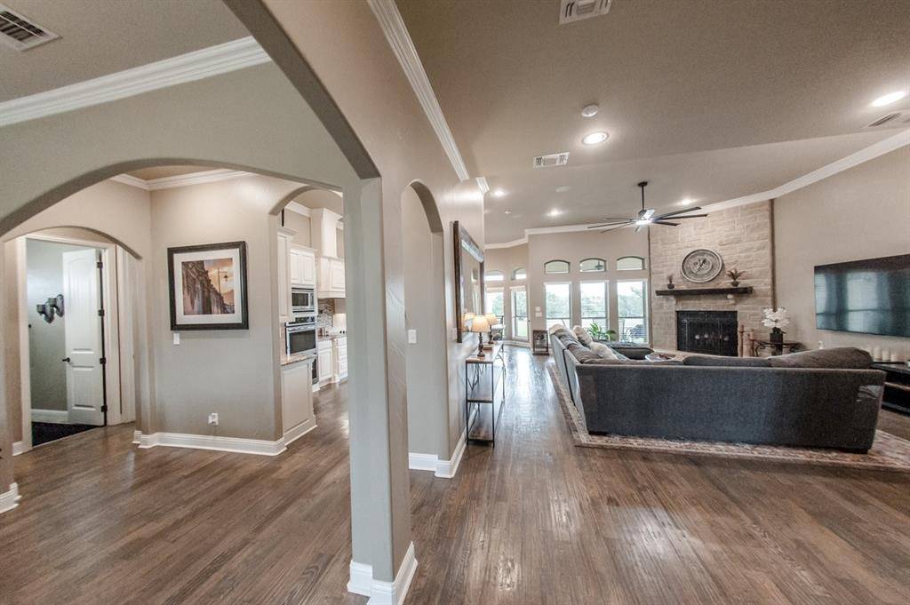 105 Woodlot Lane, Azle, TX 76020