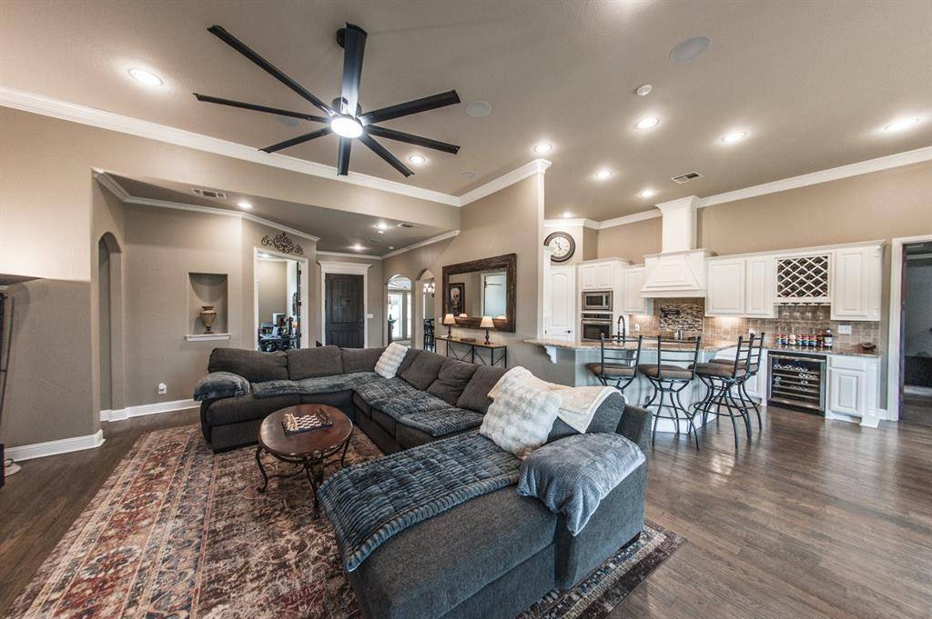 105 Woodlot Lane, Azle, TX 76020