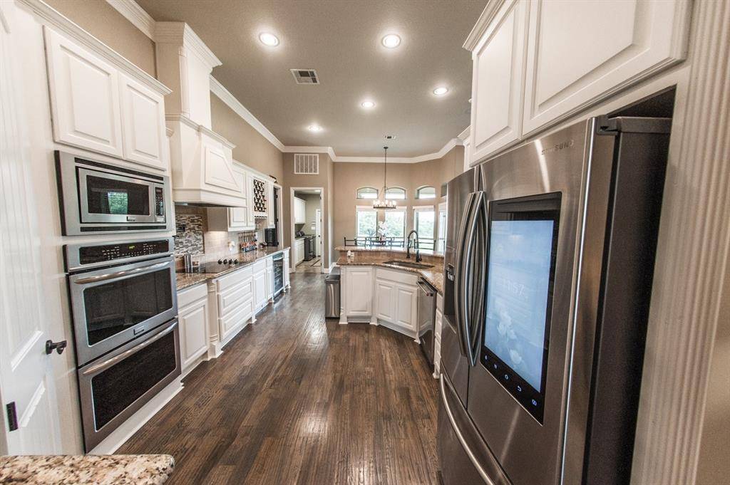 105 Woodlot Lane, Azle, TX 76020