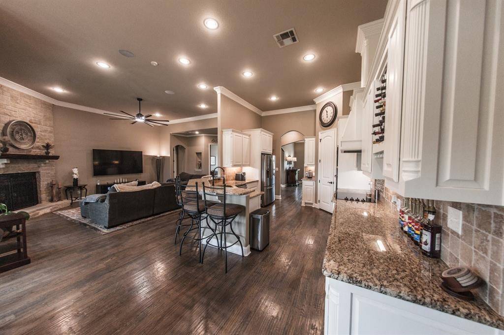 105 Woodlot Lane, Azle, TX 76020