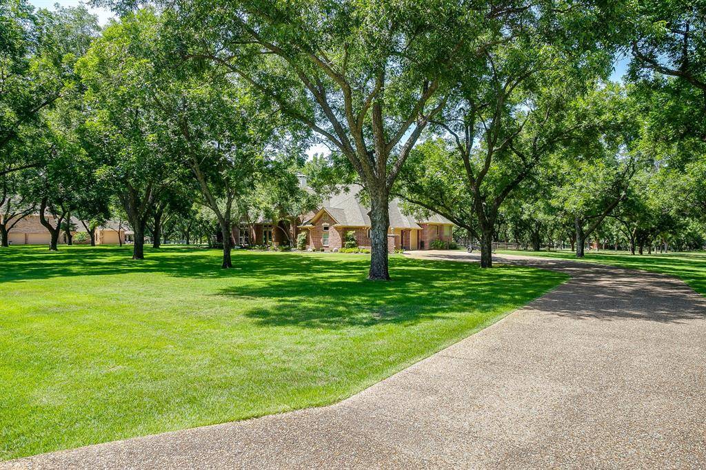 7406 Hampton Drive, Granbury, TX 76049