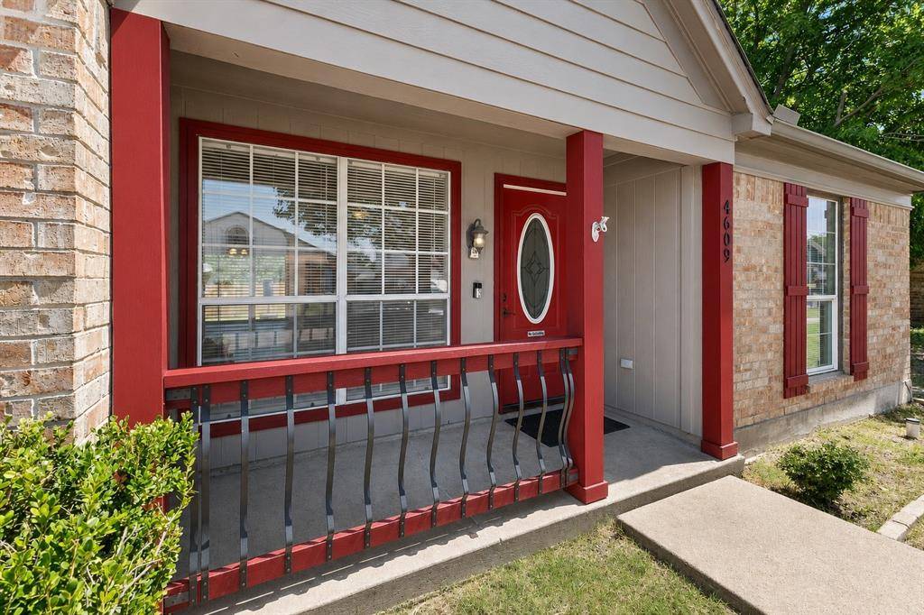4609 Feathercrest Drive, Fort Worth, TX 76137