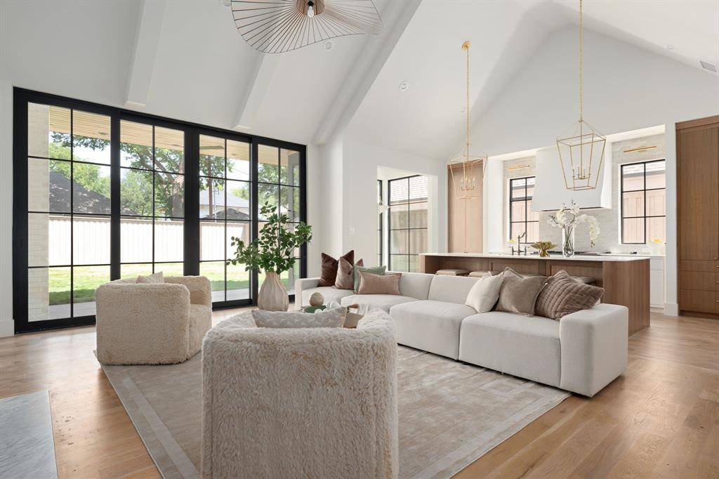 9027 Daytonia Avenue, Dallas, TX 75218