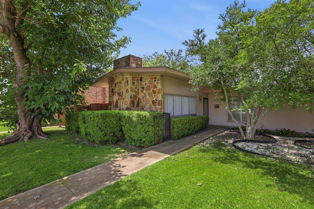 13422 Blossomheath Lane, Dallas, TX 75240