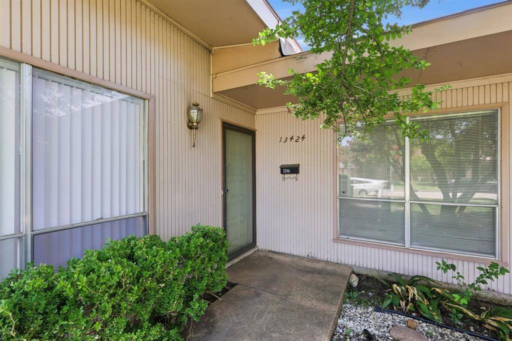 13422 Blossomheath Lane, Dallas, TX 75240