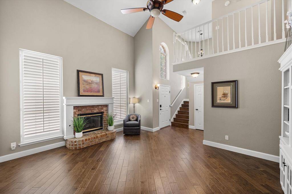 1239 Falcon Trail, Bedford, TX 76021