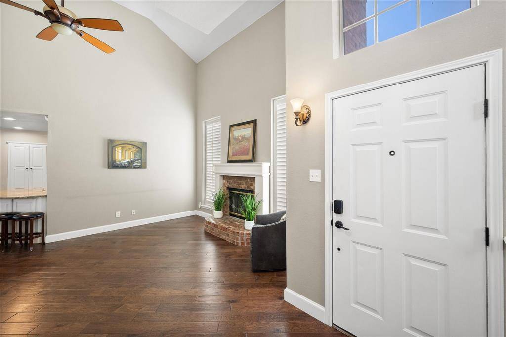 1239 Falcon Trail, Bedford, TX 76021