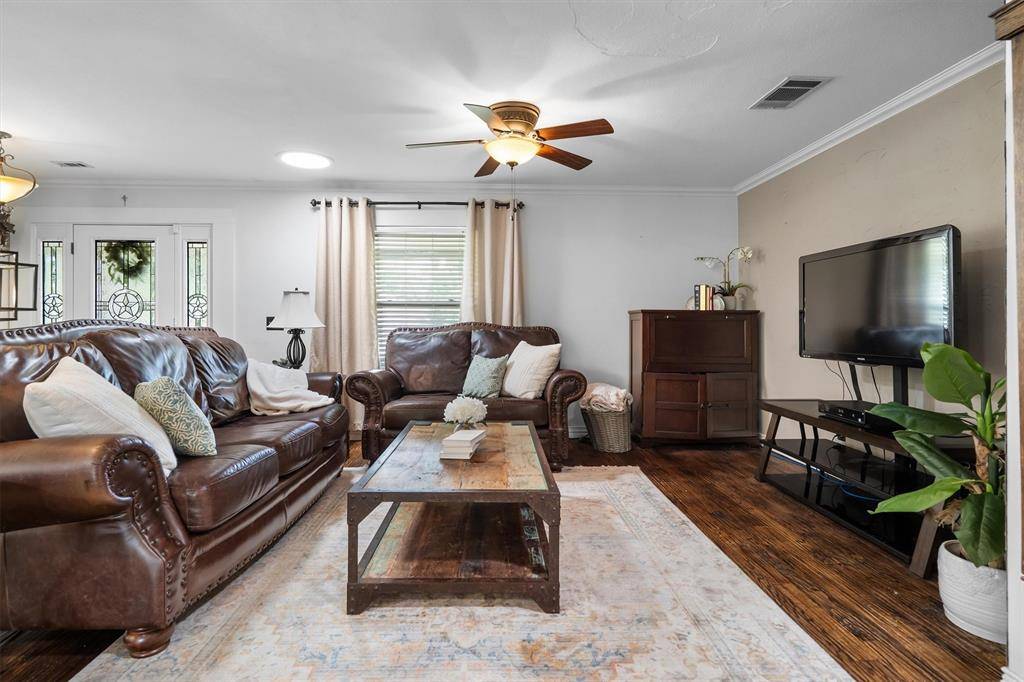 301 Meadow Knoll Drive, Double Oak, TX 75077