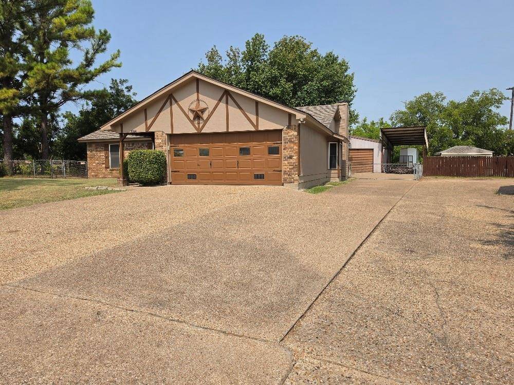 2024 Pebblecreek Drive, Cleburne, TX 76033