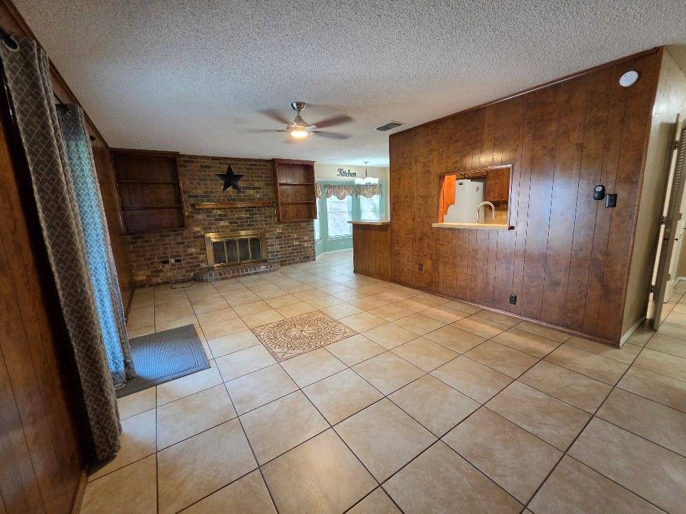 2024 Pebblecreek Drive, Cleburne, TX 76033