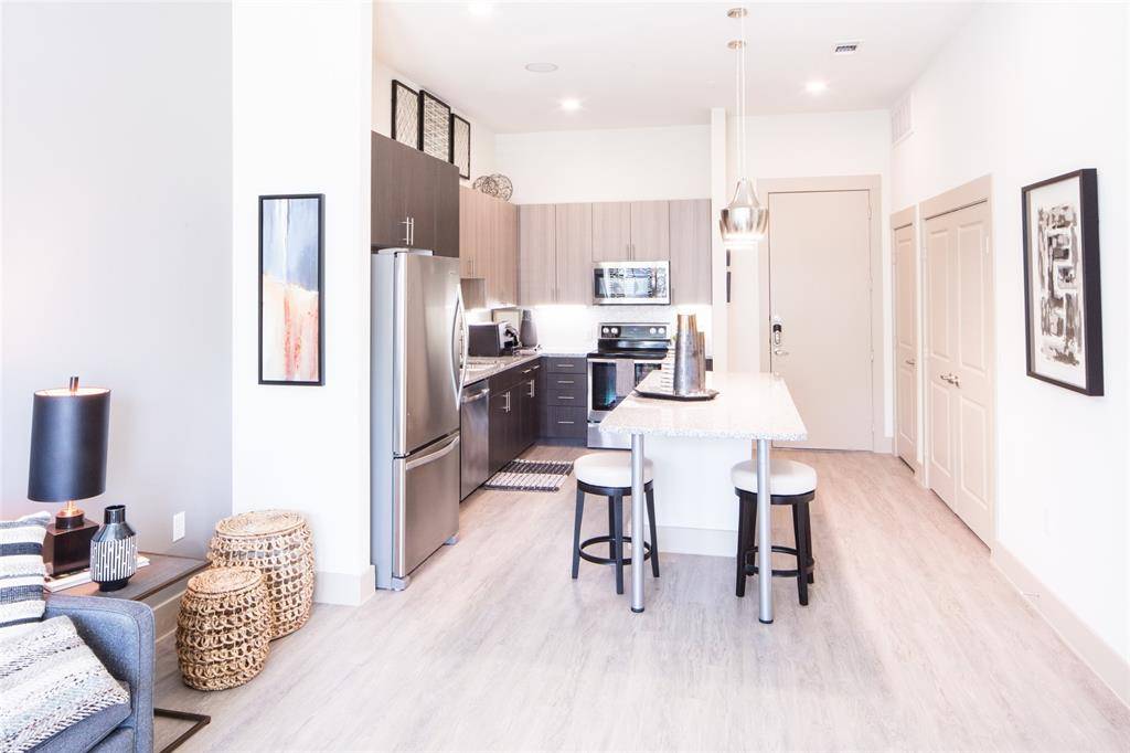 901 N Zang Boulevard #213, Dallas, TX 75208