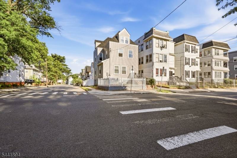 44 Fabyan Pl, Newark City, NJ 07108