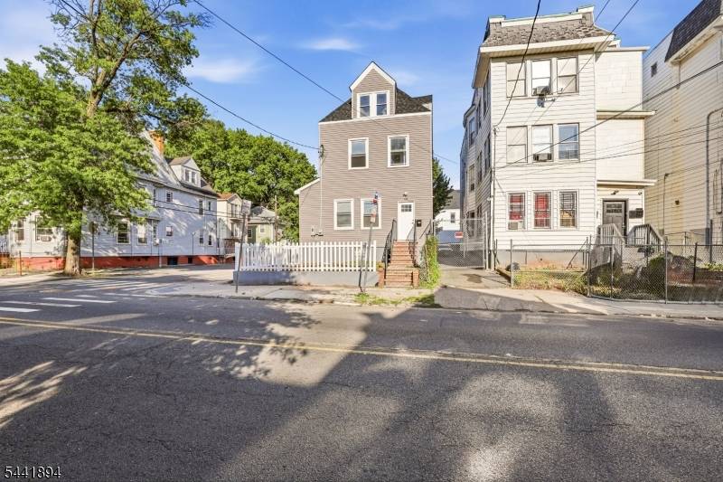 44 Fabyan Pl, Newark City, NJ 07108