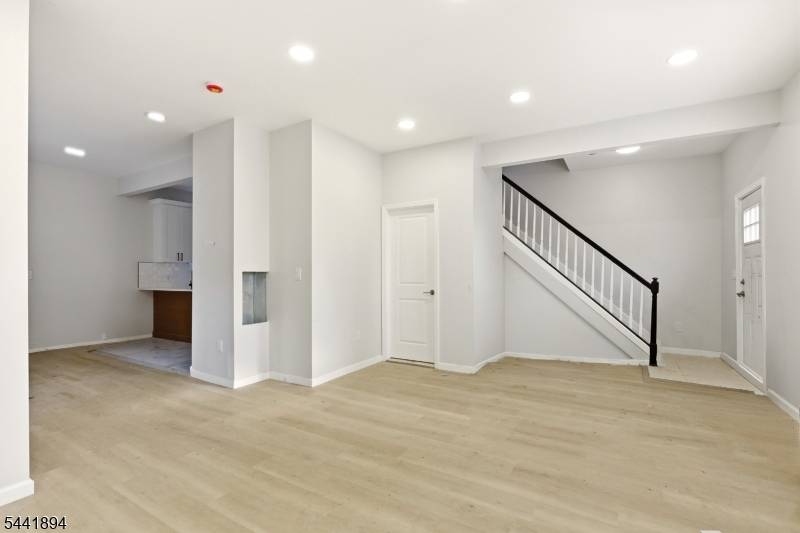 44 Fabyan Pl, Newark City, NJ 07108