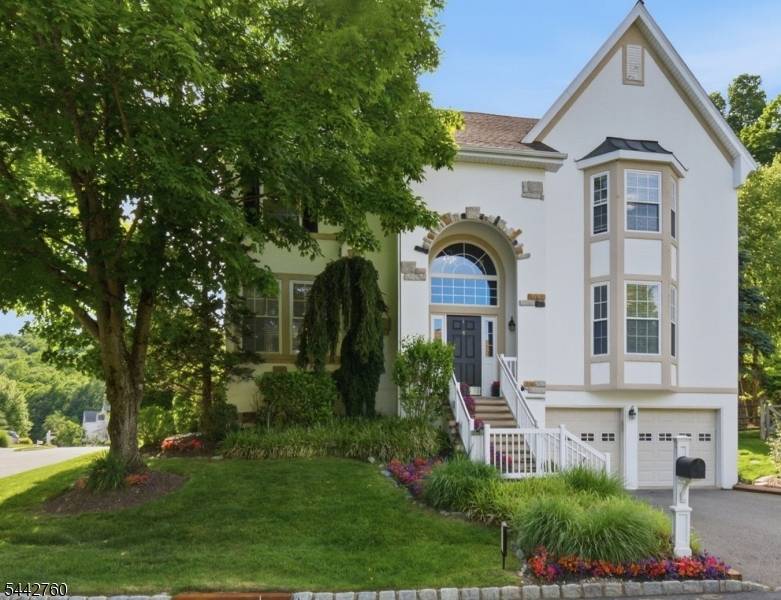 1 Rock Ledge, Oakland Boro, NJ 07436