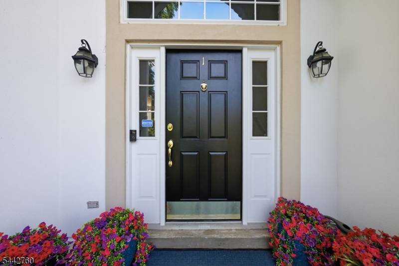 1 Rock Ledge, Oakland Boro, NJ 07436