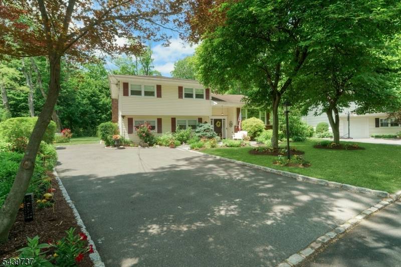 52 Stockton Rd, Summit City, NJ 07901