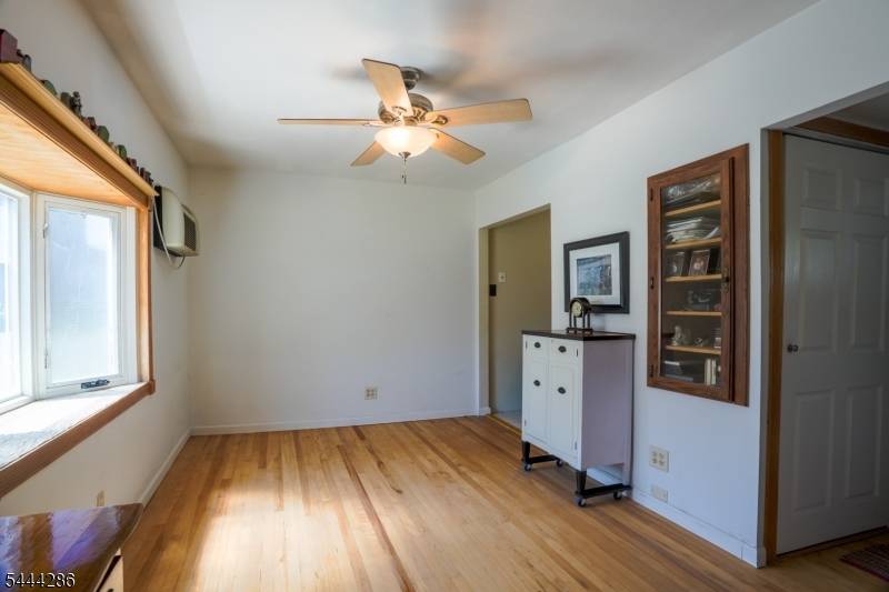 15 Van Wagoner Ave, Clifton City, NJ 07013