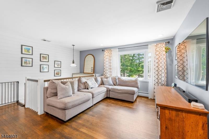 561 Rogers Dr, Roxbury Twp., NJ 07850