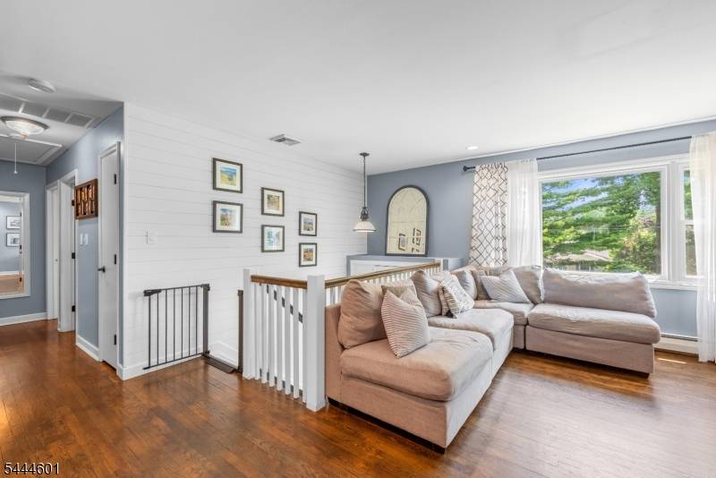 561 Rogers Dr, Roxbury Twp., NJ 07850