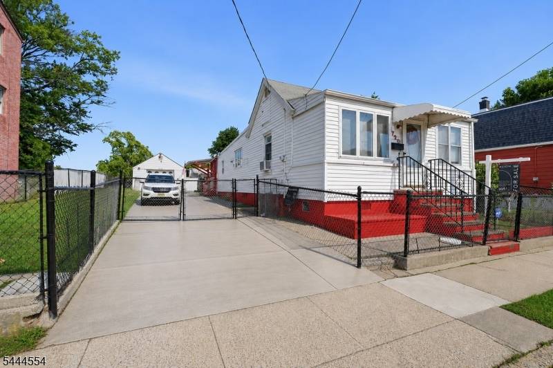 720 Mary St, Perth Amboy City, NJ 08861