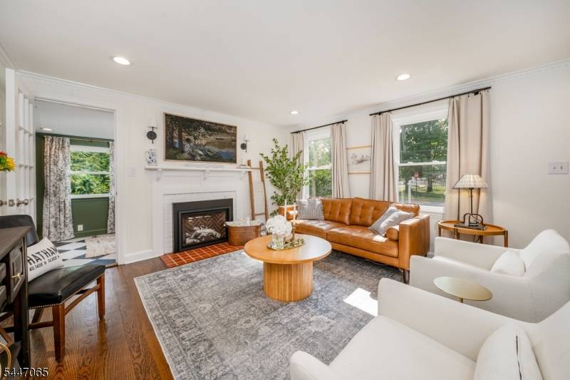 21 Duchamp Pl, Chatham Boro, NJ 07928