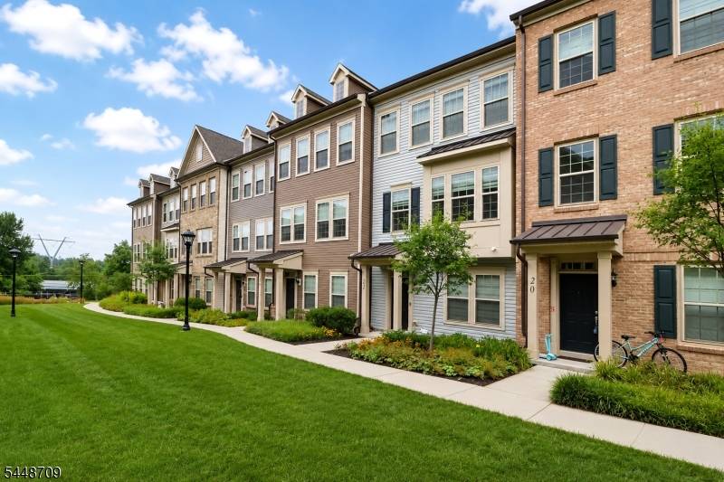 22 Gala Ct, Livingston Twp., NJ 07039