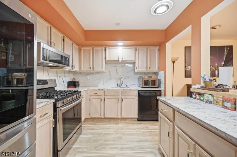 48D Beacon Hill Rd #D, West Milford Twp., NJ 07480