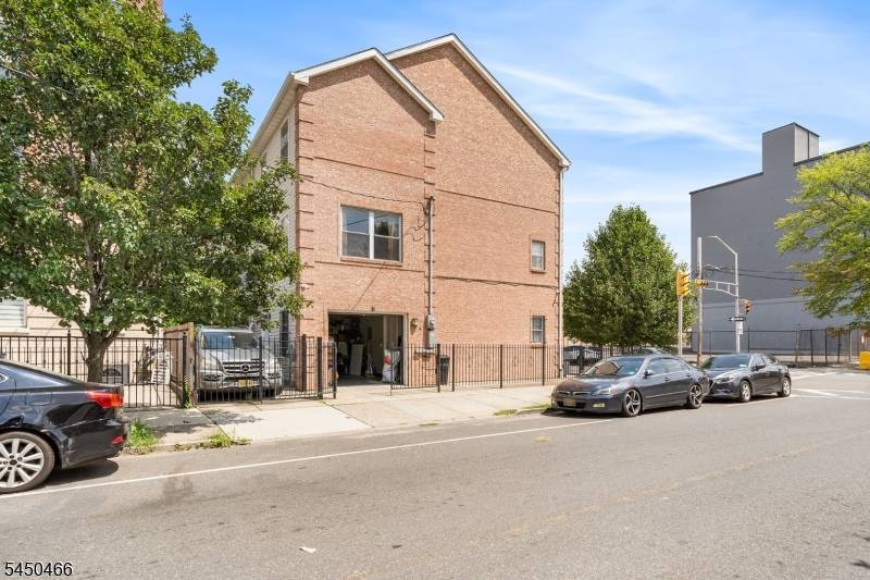 219 Broad St, Newark City, NJ 07104