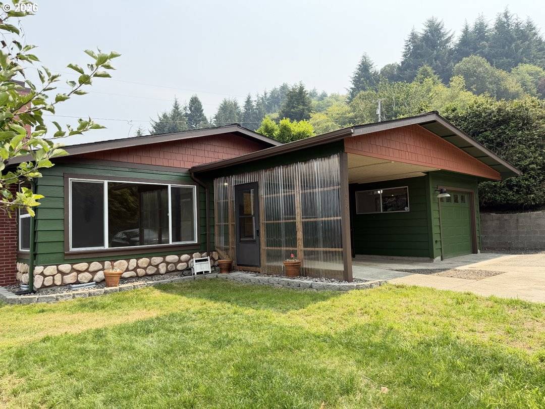 900 Rowe ST, Reedsport, OR 97467
