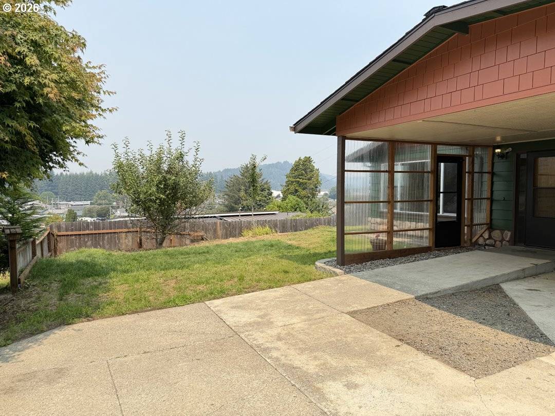 900 Rowe ST, Reedsport, OR 97467