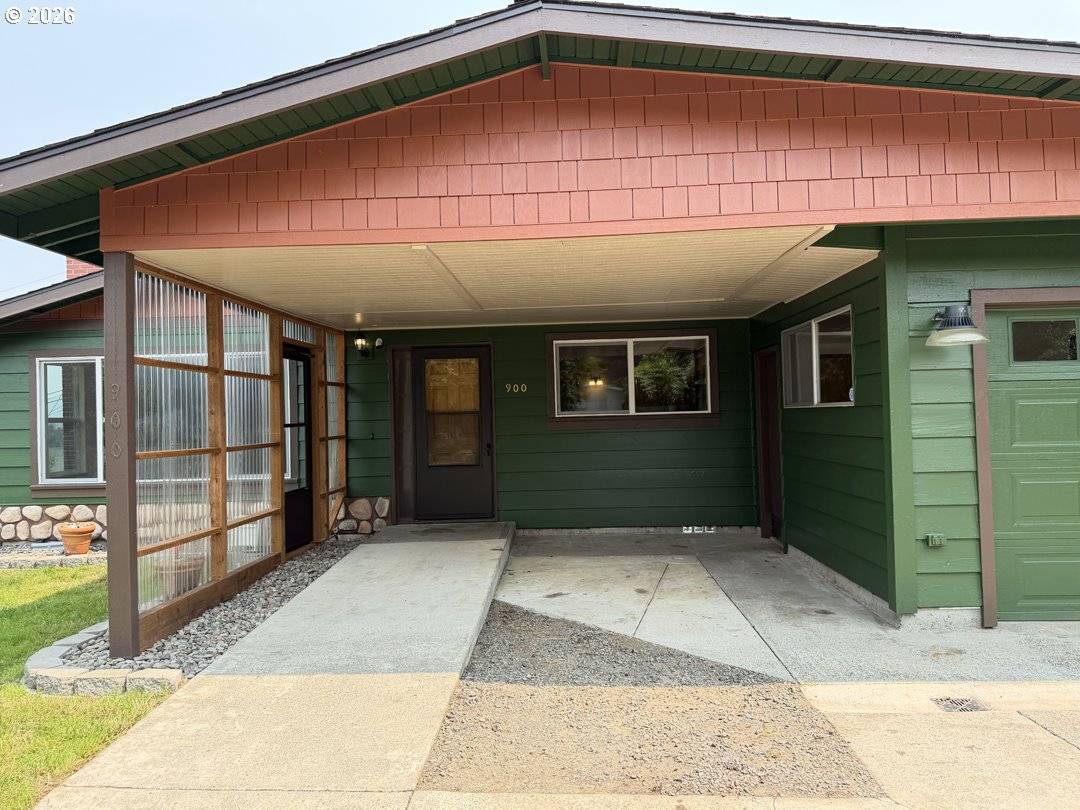 900 Rowe ST, Reedsport, OR 97467