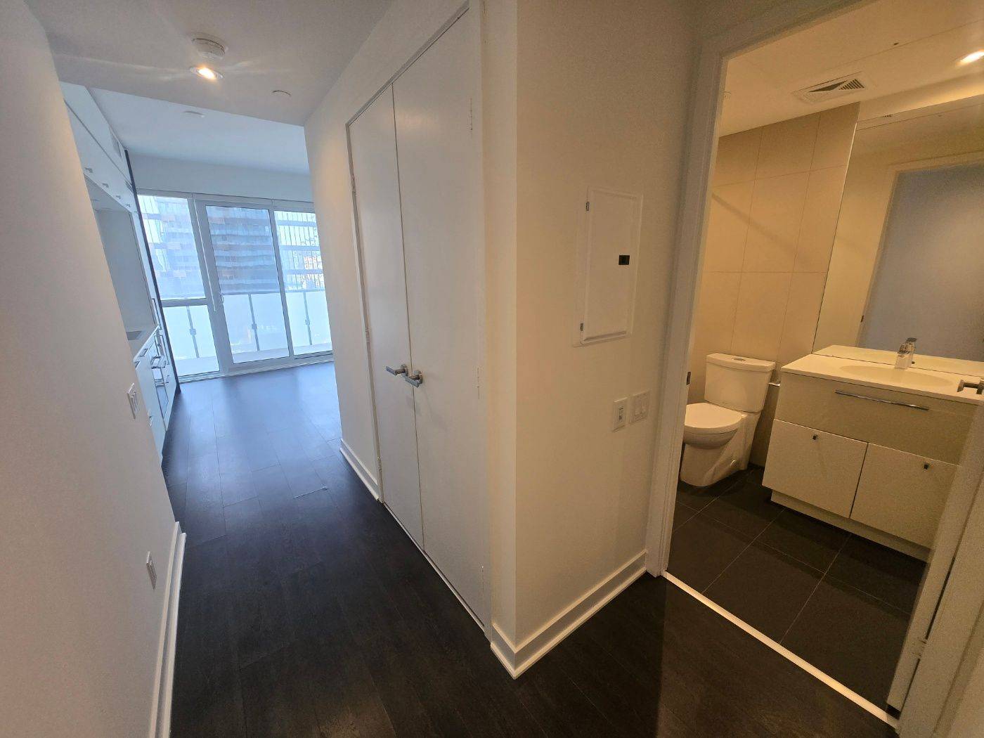15 Grenville ST #2106, Toronto C01, ON M4Y 0B9
