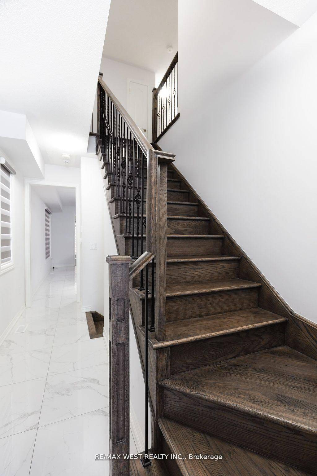 31 Frederick Taylor WAY, East Gwillimbury, ON L0G 1M0