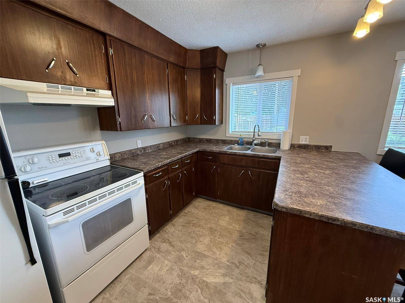 142 2nd STREET E, Glaslyn, SK S0M 0Y0