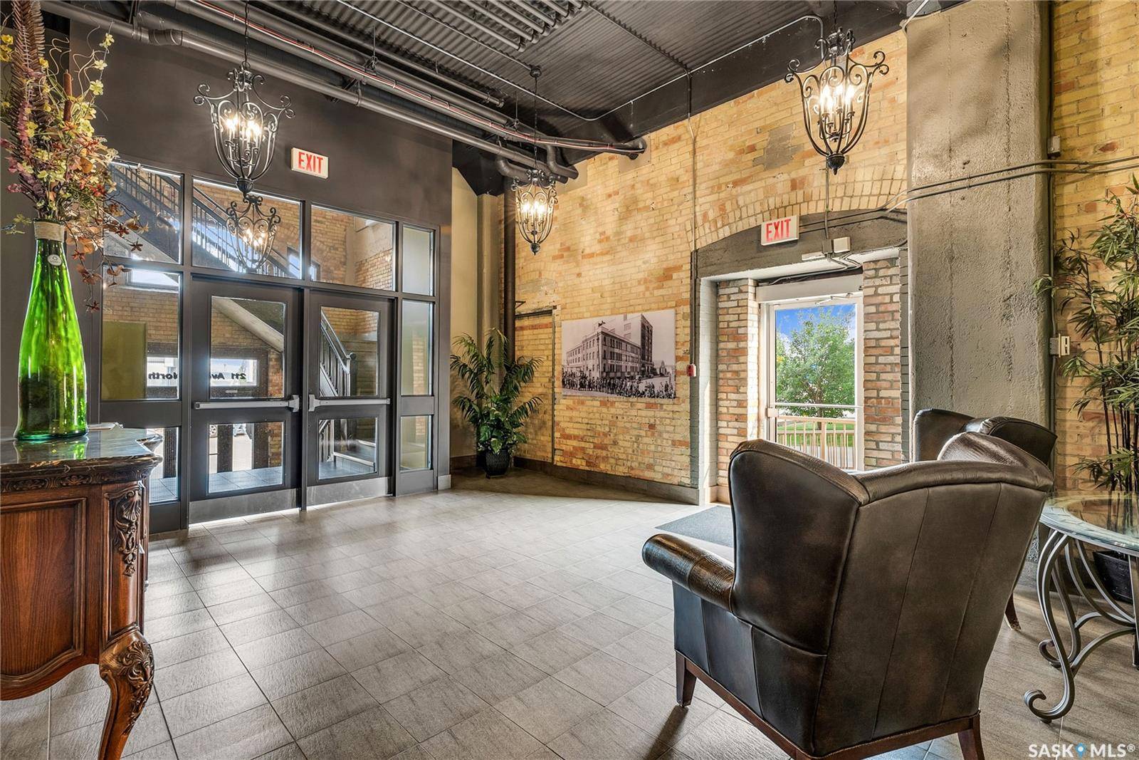 211 D AVENUE N #206, Saskatoon, SK S7L 1M7