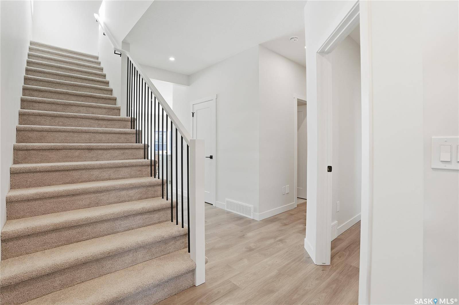 211 Amisk WAY, Saskatoon, SK S7V 1W5