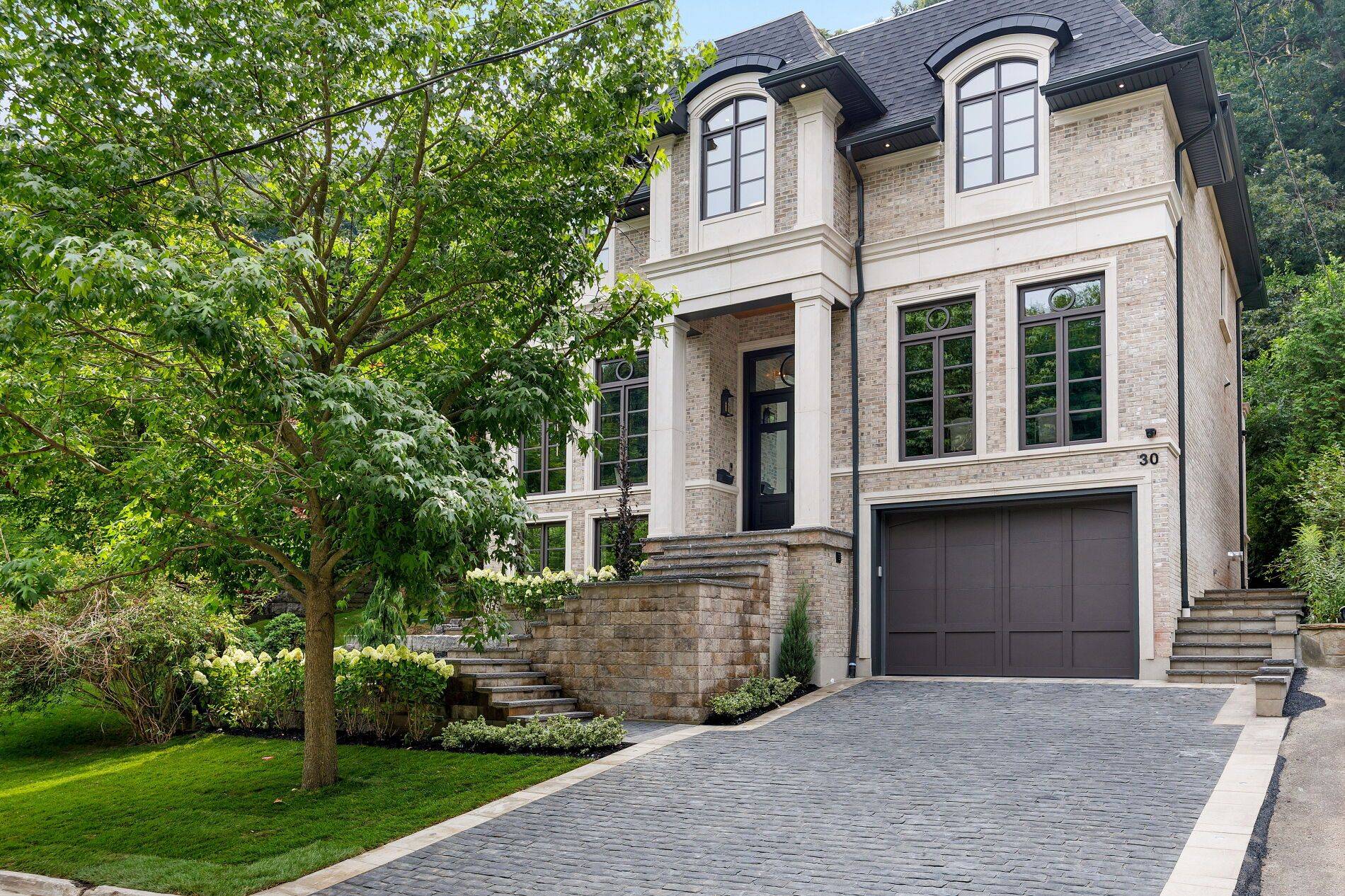 30 Dacre CRES, Toronto W01, ON M6S 2W1