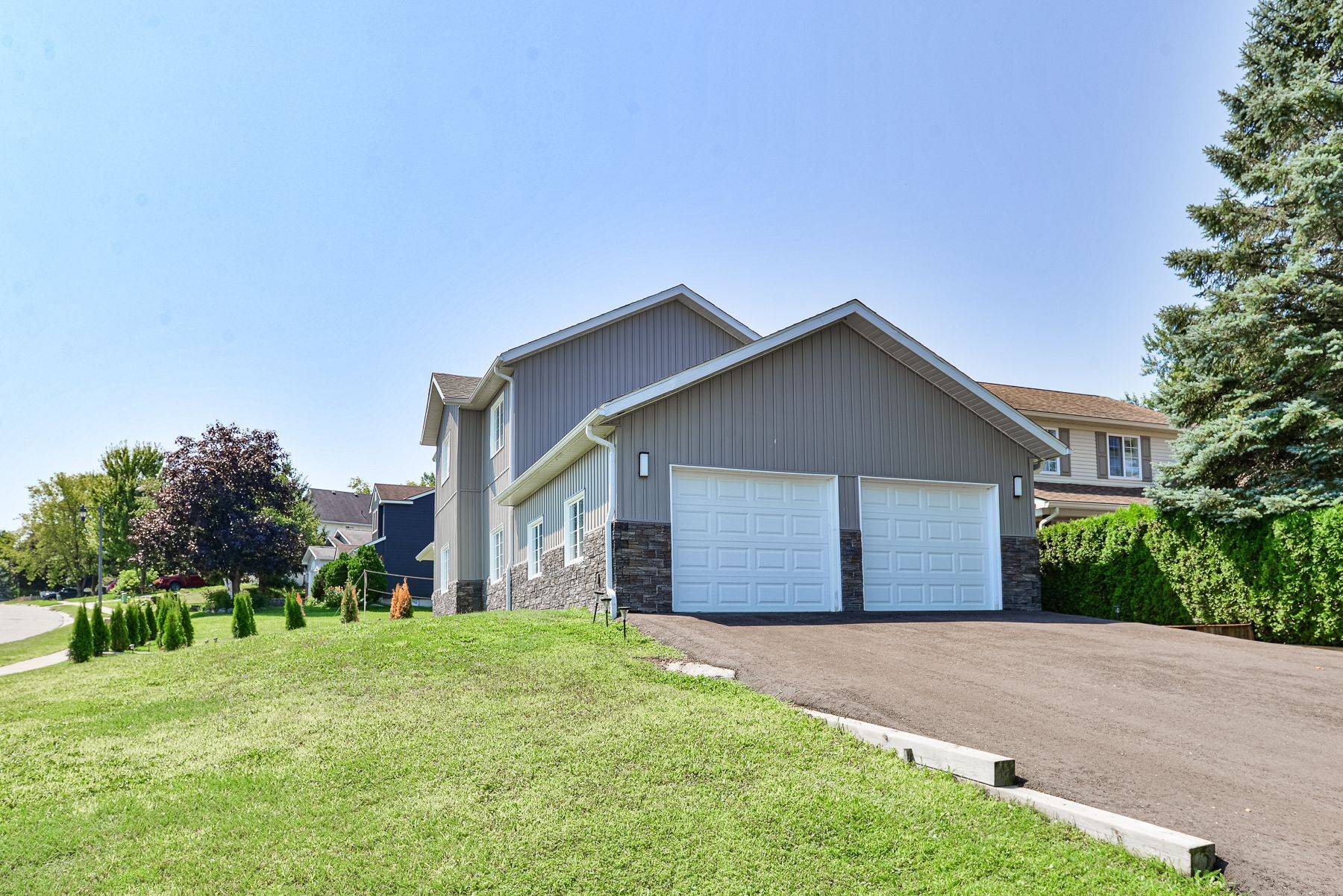 15 Lankin AVE, Bracebridge, ON P1L 1Y4