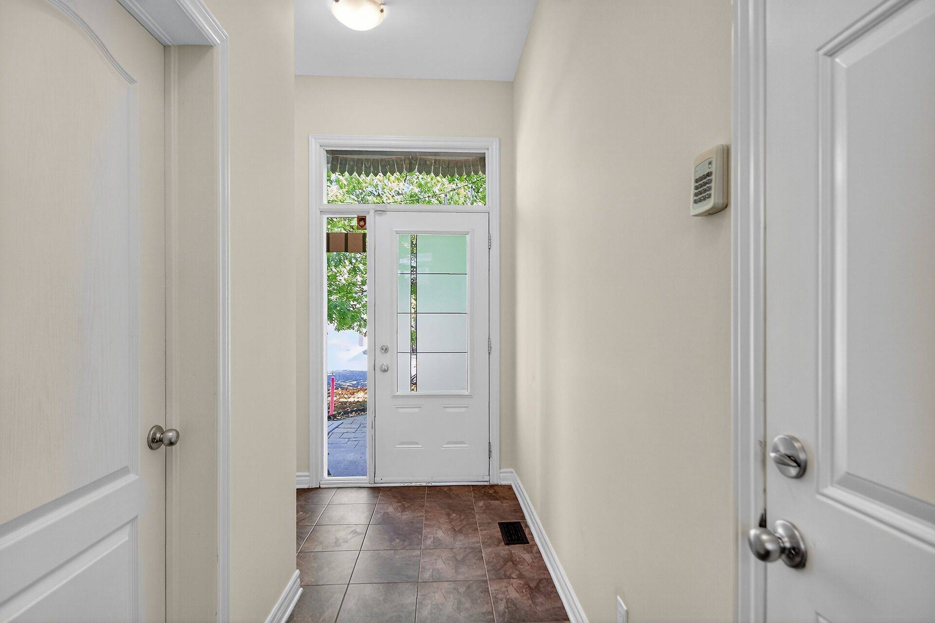 272 Broxburn CRES, Barrhaven, ON K2J 0N8