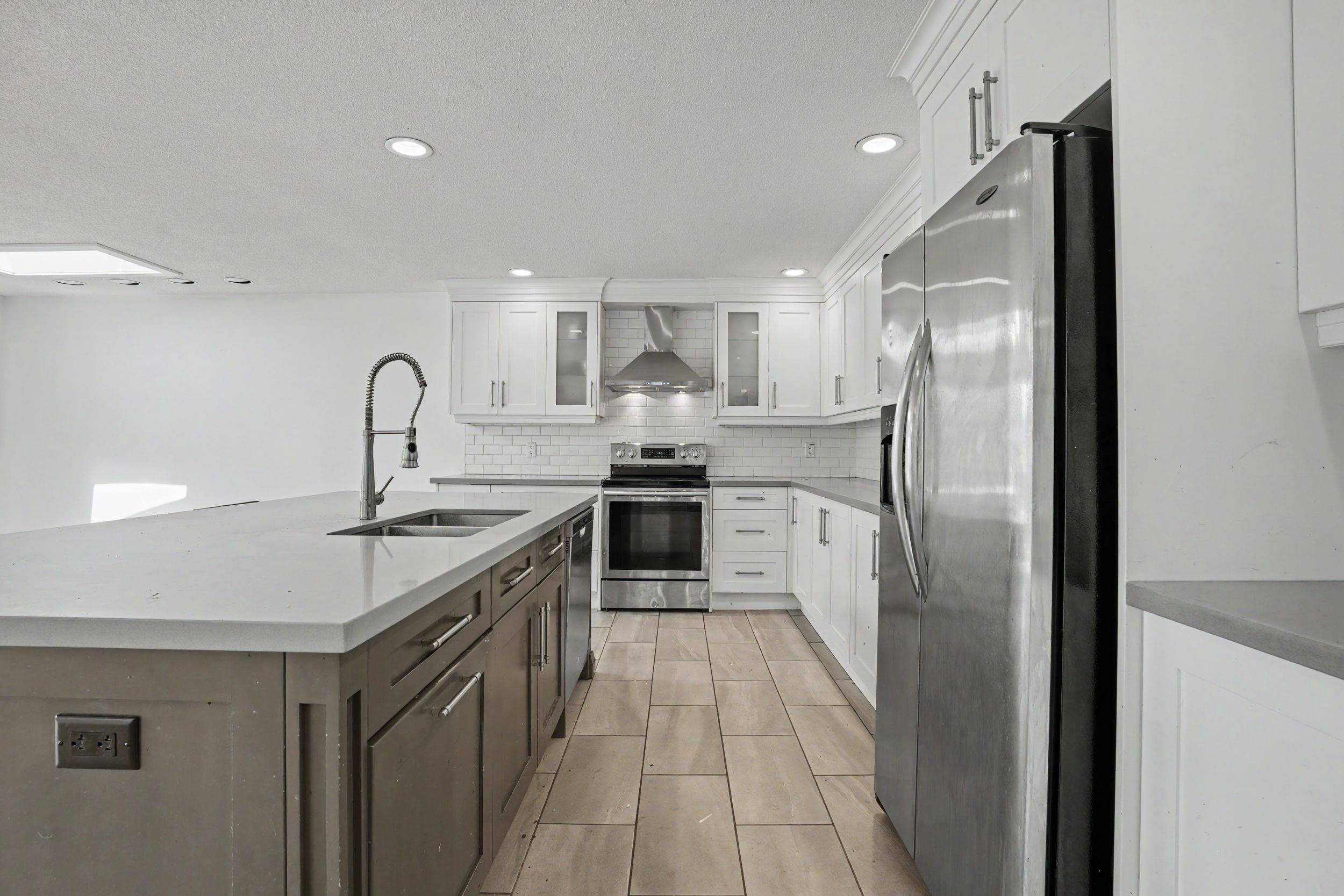 100 Hardale CRES, Hamilton, ON L8T 1Y3