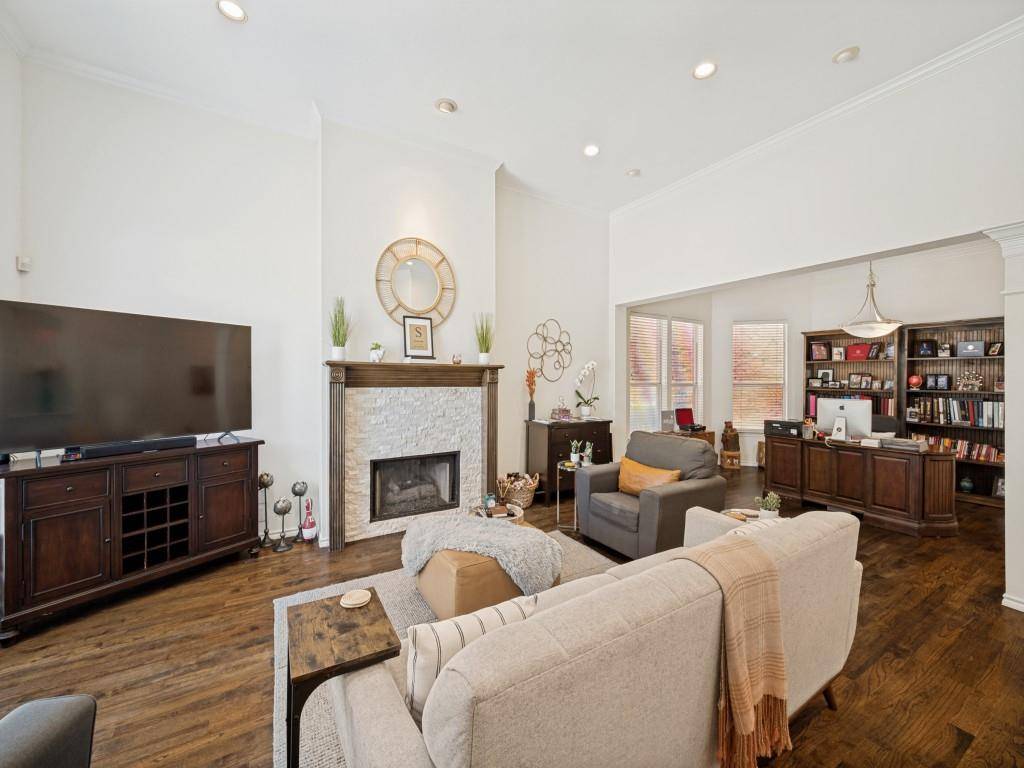6072 Thursby Avenue, Dallas, TX 75252