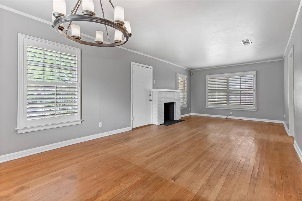 1510 S Montreal Avenue S, Dallas, TX 75208