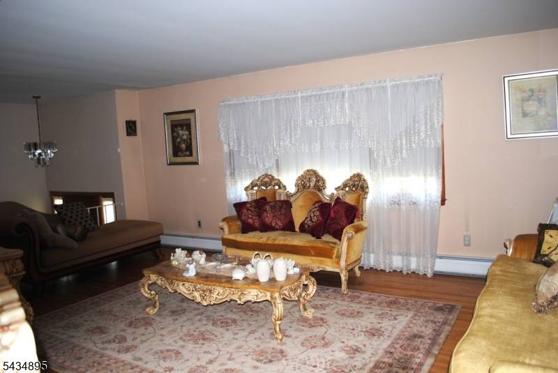 633 Totowa Rd, Totowa Boro, NJ 07512