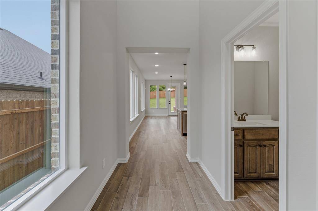 545 Waterford Park Boulevard, Weatherford, TX 76087