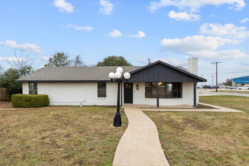 312 E Cottonwood Street, Leonard, TX 75452