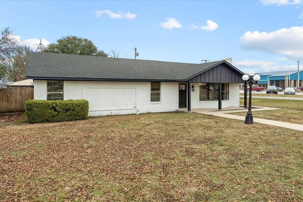 312 E Cottonwood Street, Leonard, TX 75452