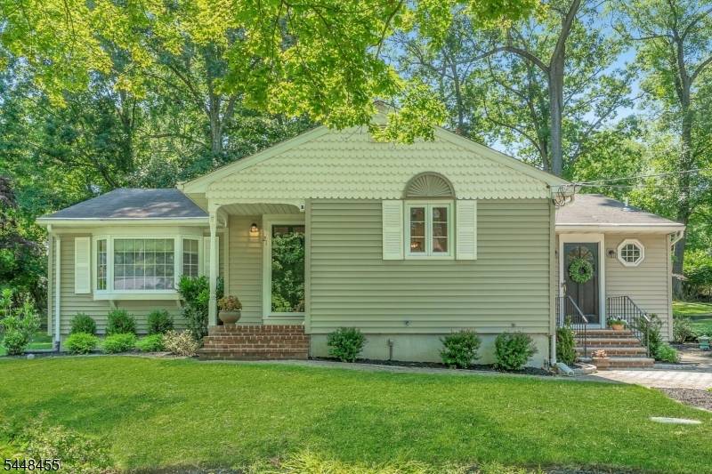 21 Hickory Dr, Oakland Boro, NJ 07436