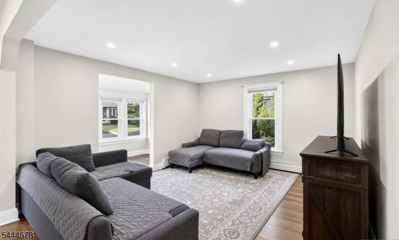 56 Bergen Ave, Bergenfield Boro, NJ 07621